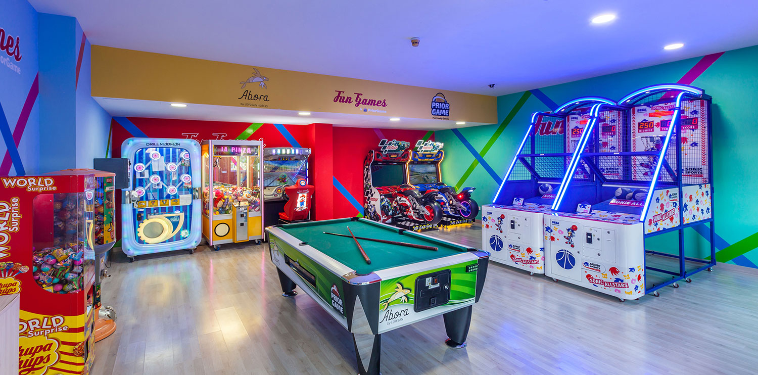  Emblematic image of the Arcade Room of the hotel Abora Catarina by Lopesan Hotels in Playa del Inglés, Gran Canaria 